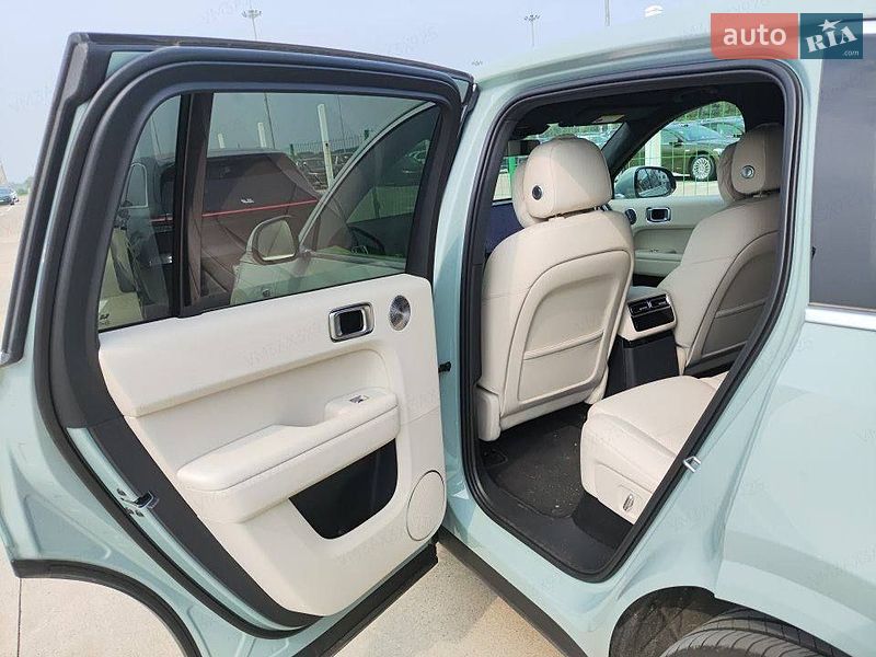 Внедорожник / Кроссовер Li Auto L6 2025 в Одессе