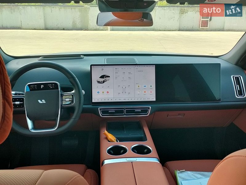 Внедорожник / Кроссовер Li Auto L6 2025 в Киеве