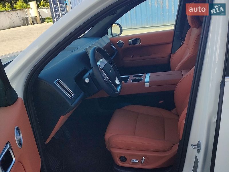 Внедорожник / Кроссовер Li Auto L6 2025 в Киеве