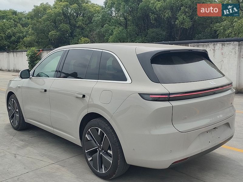 Внедорожник / Кроссовер Li Auto L6 2025 в Киеве