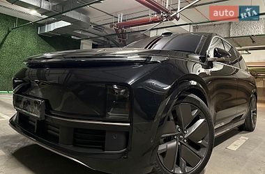 Li Auto L9 1.5T Hybrid (449 к.с.) 4WD Ultra 2025