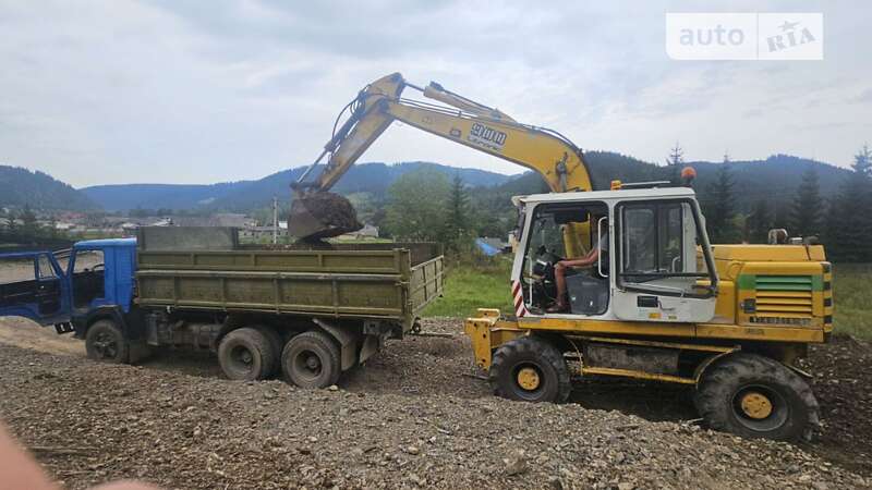 Liebherr A 900