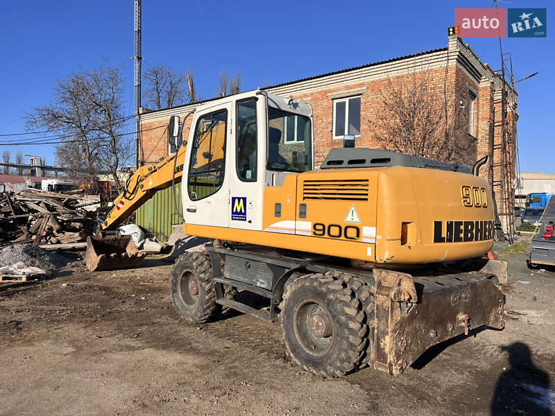 Liebherr A 900