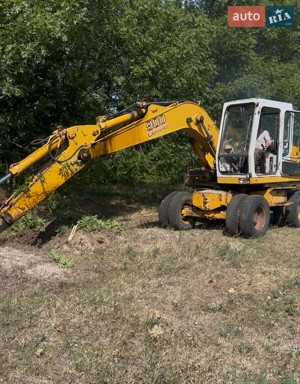 Liebherr A 900