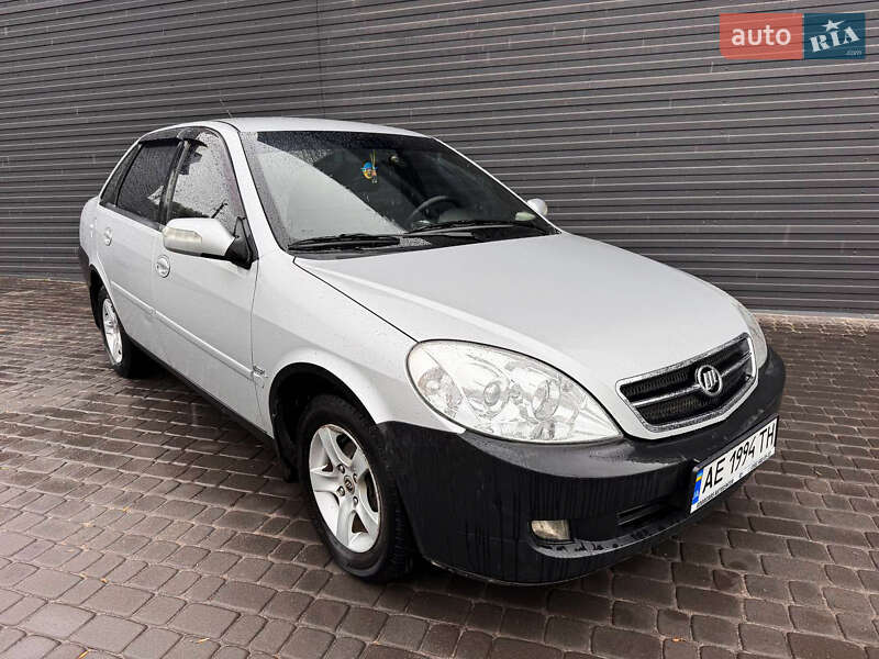 Седан Lifan 520