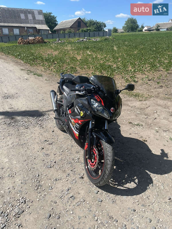 Спортбайк Lifan KP 250