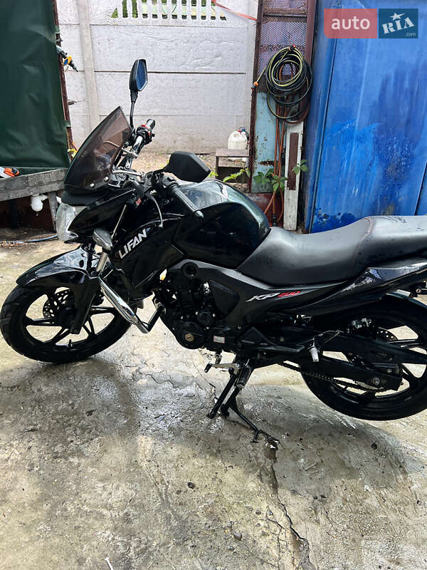 Мотоцикл Спорт-туризм Lifan KP200 (Irokez)