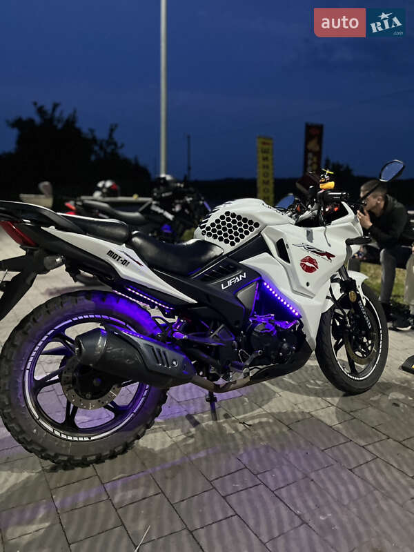 Мотоцикл Спорт-туризм Lifan KPR 200
