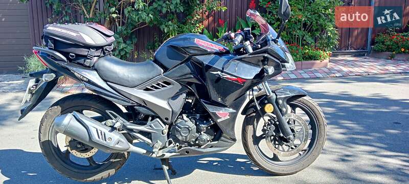 Спортбайк Lifan KPR 200