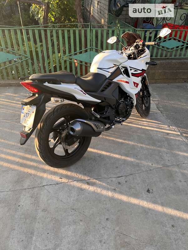 Мотоцикл Спорт-туризм Lifan KPR