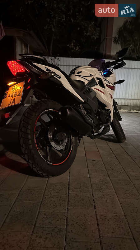 Мотоцикл Спорт-туризм Lifan KPR