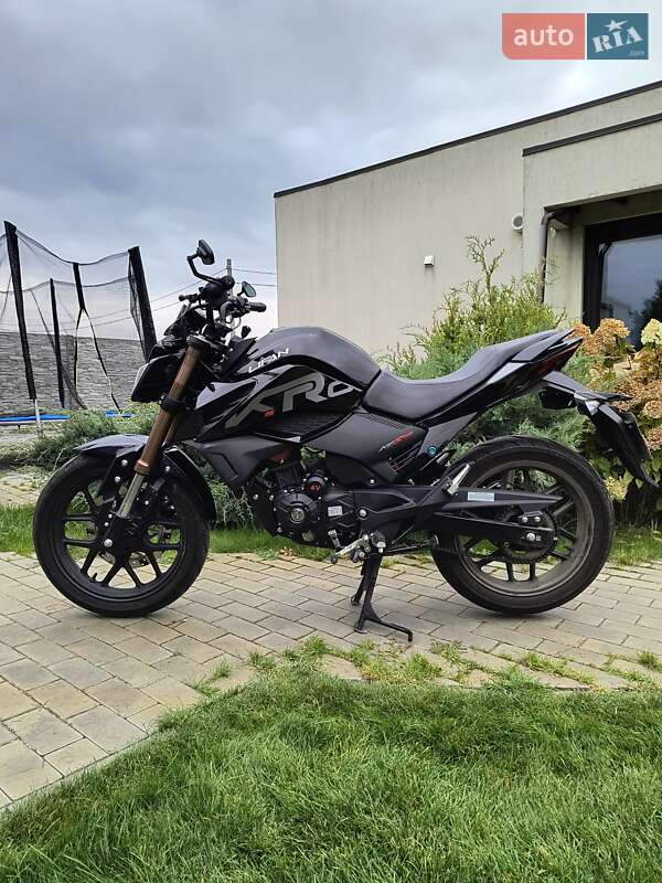Мотоцикл Спорт-туризм Lifan KPS 200