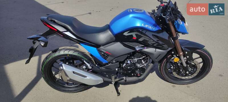 Мотоцикл Классік Lifan KPS 200