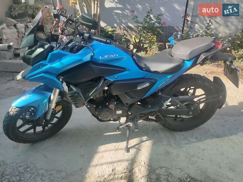 Мотоцикл Туризм Lifan KPT 200-4V