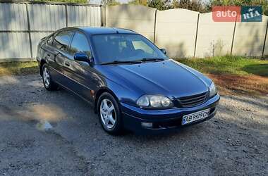 Характеристики Toyota Avensis Ліфтбек