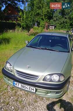 Характеристики Toyota Avensis Ліфтбек