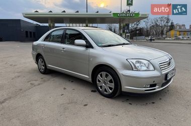 Характеристики Toyota Avensis Ліфтбек