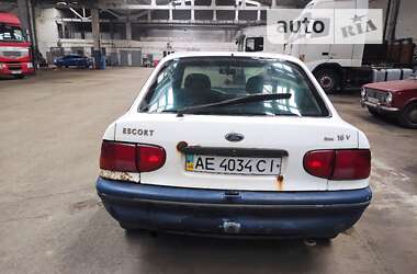 Характеристики Ford Escort Ліфтбек