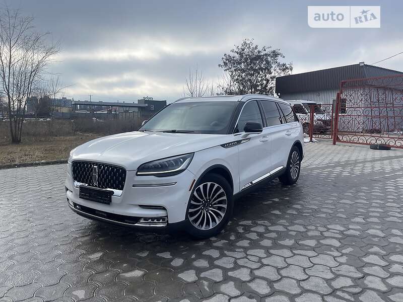 Позашляховик / Кросовер Lincoln Aviator