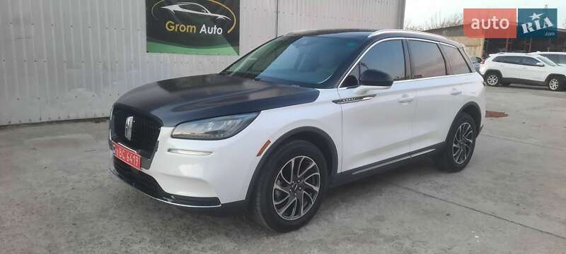 Позашляховик / Кросовер Lincoln Corsair