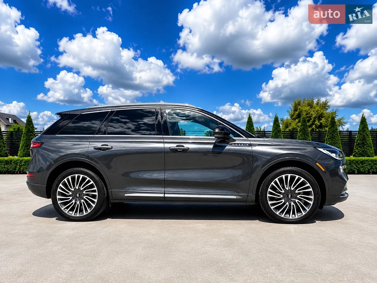 2019 Lincoln Corsair - мініатюра 2