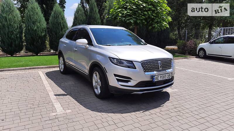 Позашляховик / Кросовер Lincoln MKC