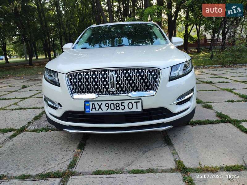 Позашляховик / Кросовер Lincoln MKC