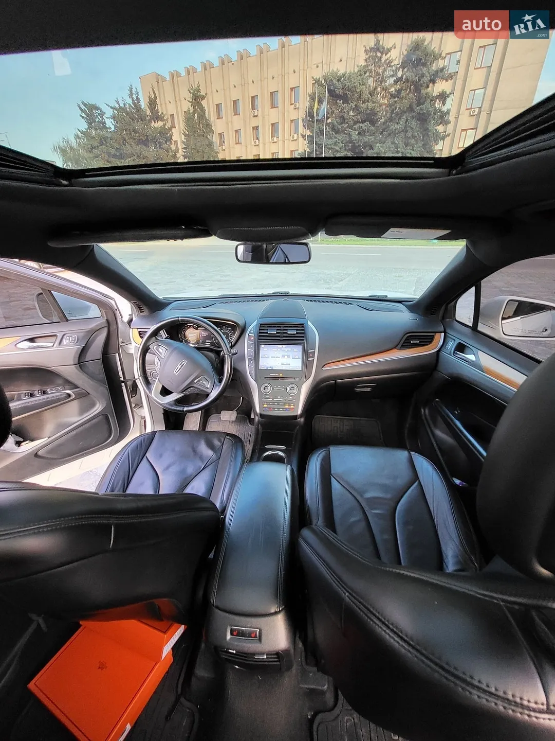 Lincoln MKC 2016 VIN 5LMCJ3D9XGUJ26656 фото оголошення 8 з 12