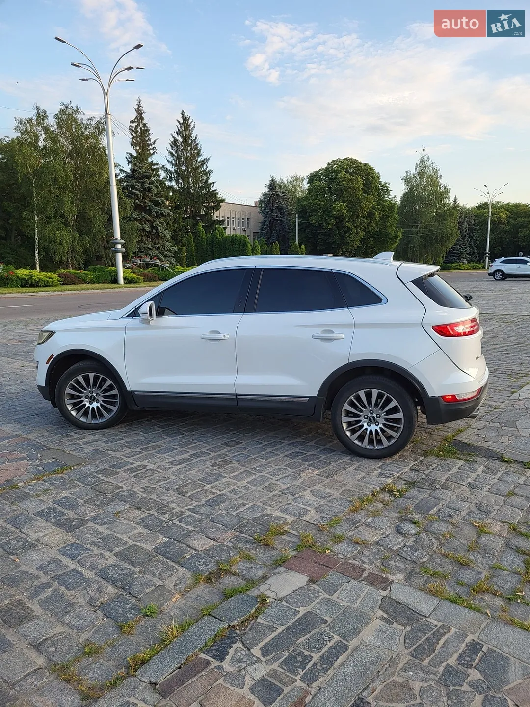 Lincoln MKC 2016 VIN 5LMCJ3D9XGUJ26656 фото оголошення 4 з 12