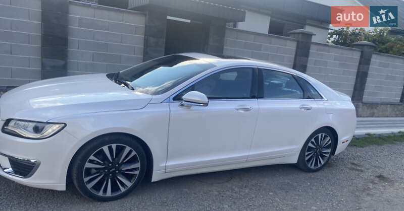 Седан Lincoln MKZ