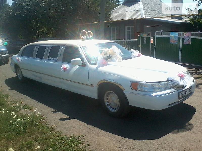 Lincoln Town Car 2000 года
