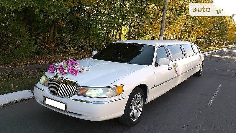Lincoln Town Car 2000 года