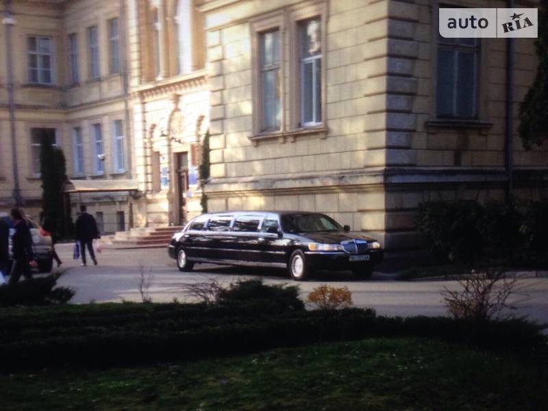 Lincoln Town Car 2001 года