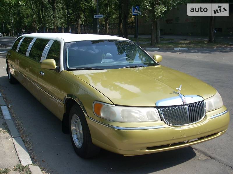 Lincoln Town Car 2000 года