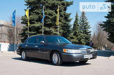 Lincoln Town Car  2001