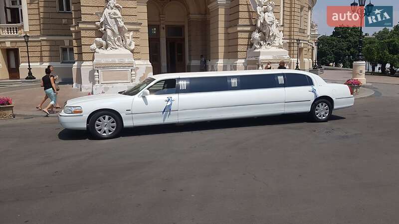 Лімузин Lincoln Town Car