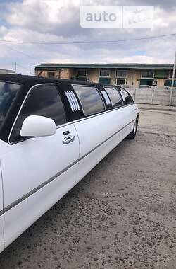 Lincoln Town Car  2001