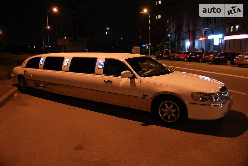 Lincoln Town Car 2000 года