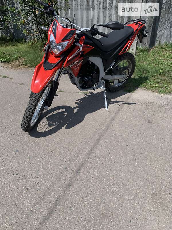 Мотоцикл Спорт-туризм Loncin LX 200-GY3