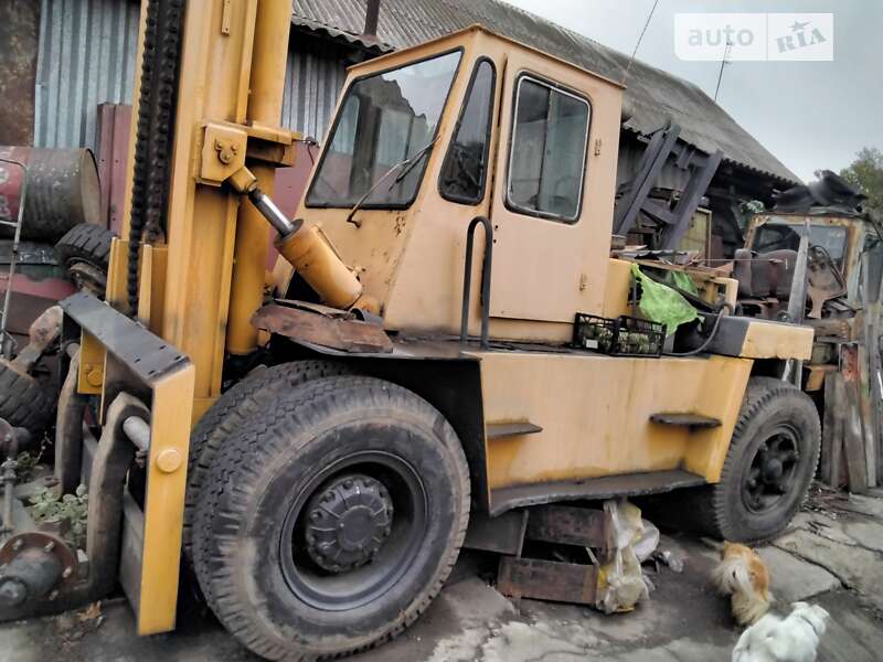 Вилочный погрузчик Львовский погрузчик 40181