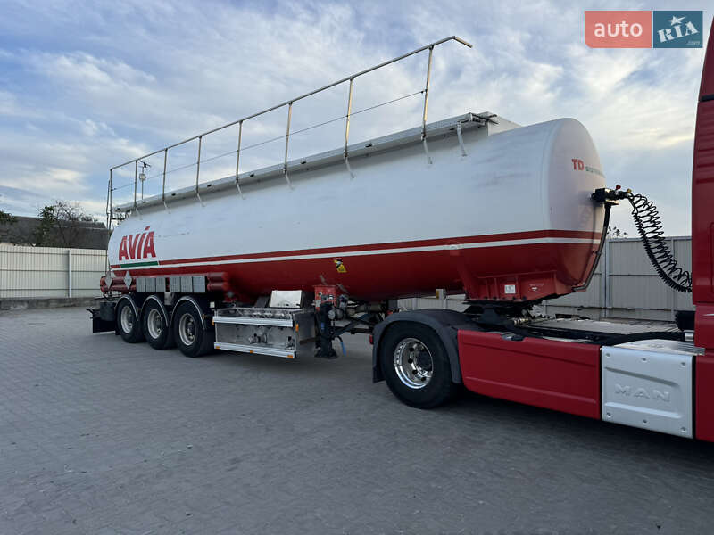 Цистерна напівпричіп Magyar S38DD3