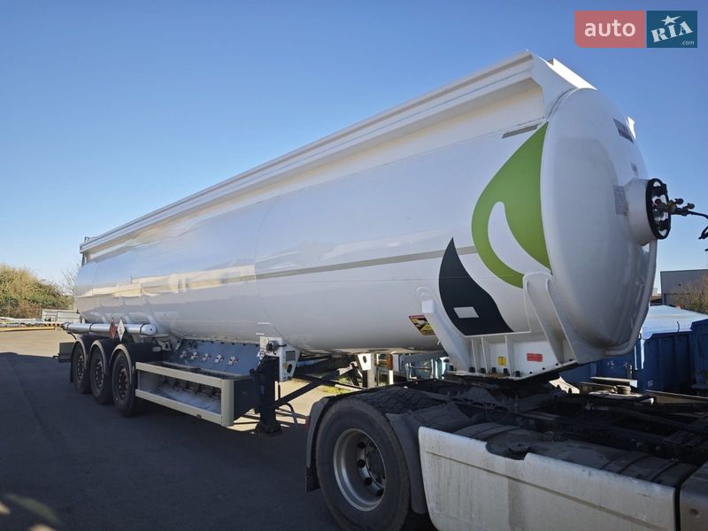 Цистерна напівпричіп Magyar S38DD3