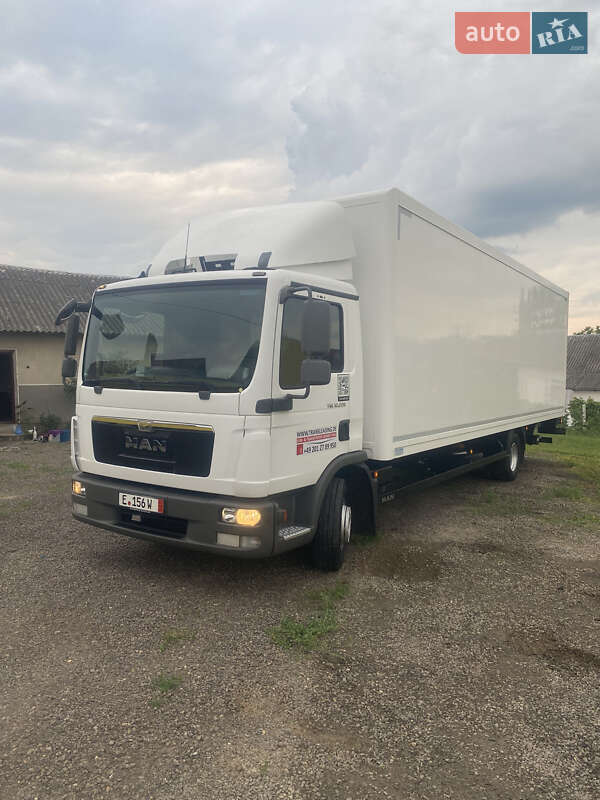 Грузовой фургон MAN 12.220