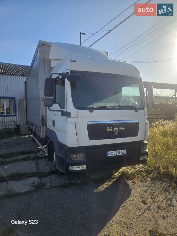 Тентований MAN 12.220