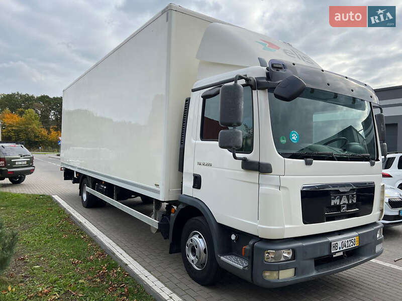 Грузовой фургон MAN 12.220