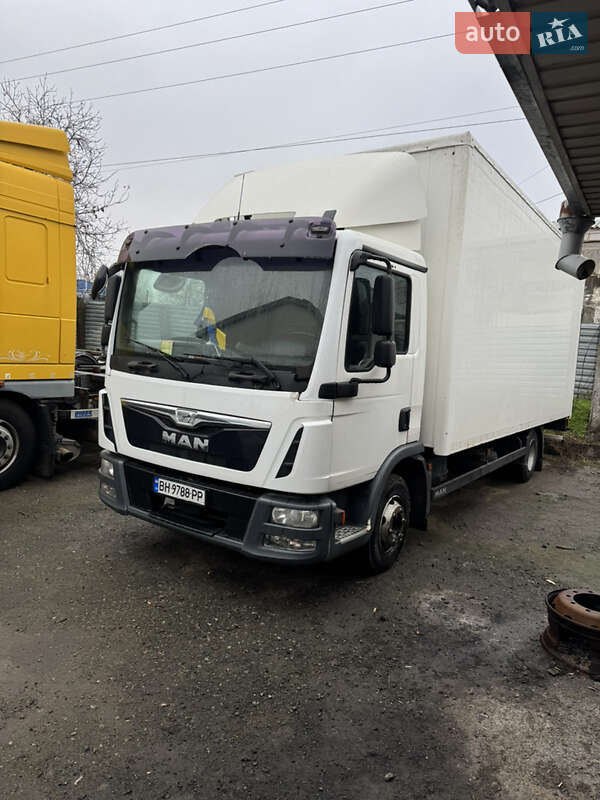 Грузовой фургон MAN 12.220