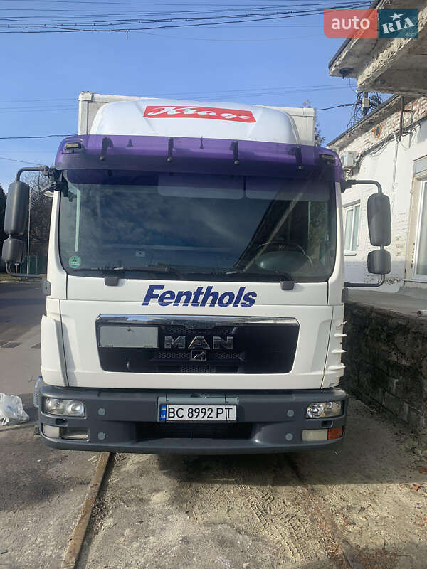 Вантажний фургон MAN 12.220