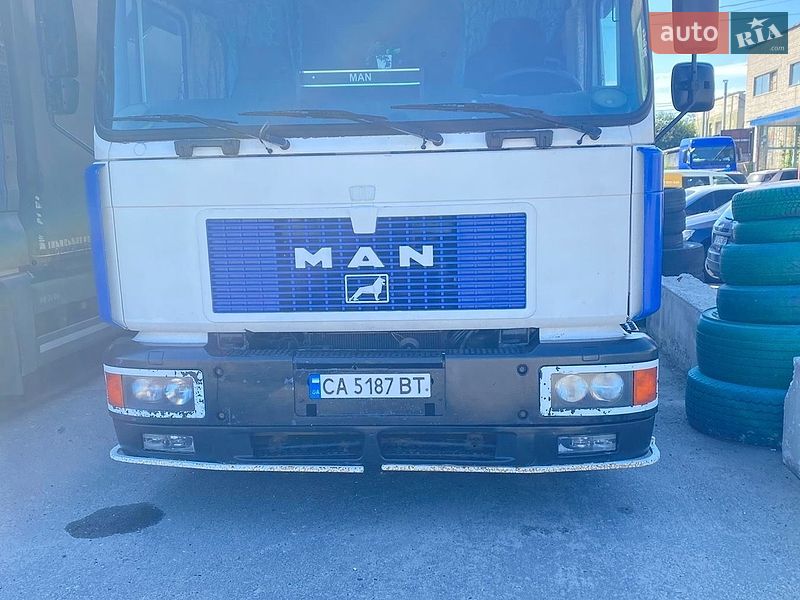 Вантажний фургон MAN 14.224