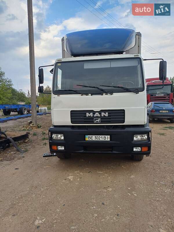 Вантажний фургон MAN 18.220