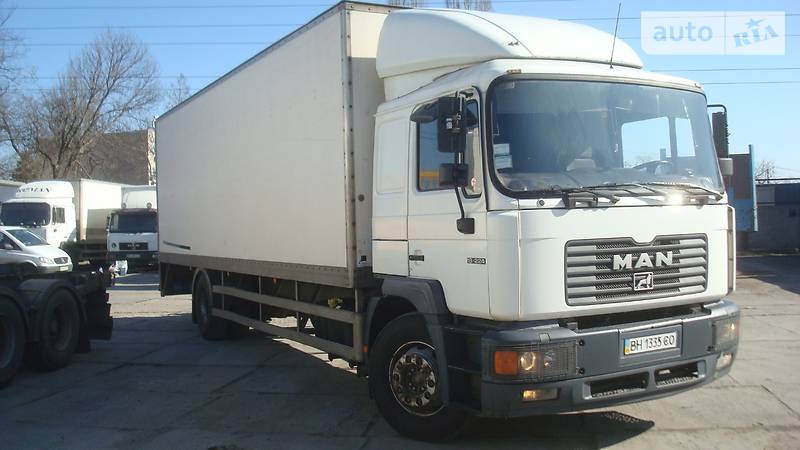 Вантажний фургон MAN 18.224